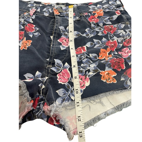 CITIZENS OF HUMANITY FLORAL HIGH RISE CUT-OFF SIZE 28 DENIM SHORTS FESTIVAL BOHO - Picture 11 of 15